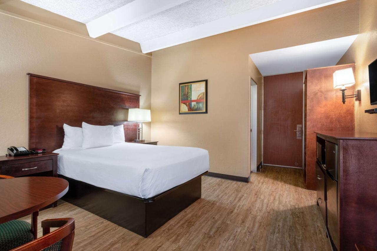 ทราเวลลอดจ์ เลกแลนด์ Hotel เลคแลนด์ ภายนอก รูปภาพ